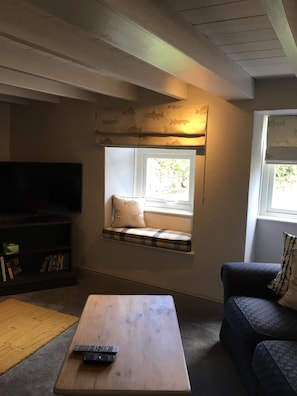 Smart TV with Fibre to house internet connection