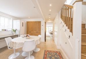 Church Cottage, Cattistock: Kitchen and dining room