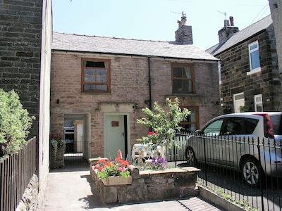 A delightful little cottage in the beautiful Victorian town of Buxton.