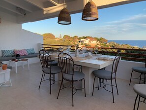 Covered Terrace - daytime shade and al fresco dining