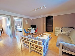 Apartment for 6 guests,Pyrgos Dirou,Mani,living area and dining table