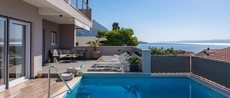 Villa Antares with 4 en-suite bedrooms, heated pool with massage, sauna