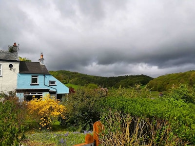 Beautiful Hillside South Lake District Cottage with Garden