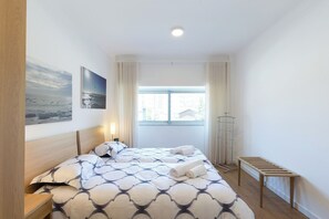Seize the opportunity to appreciate the little details in the house where you can see Porto and Gaia.