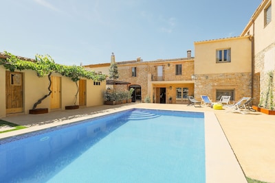 Magnífica casa con piscina en el Baix Empordà a sólo 5 minutos de la playa