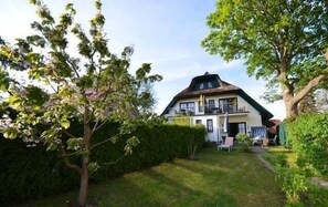 17f "Moosbeere" Blick in den Garten