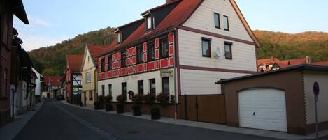 Gästehaus Tröbs mit Burggasse 