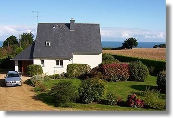 External view of the building. Picture 14