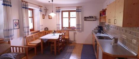 Ferienwohnung Obstgarten (62qm) mit Küche und Terrasse-Wohn- und Essbereich