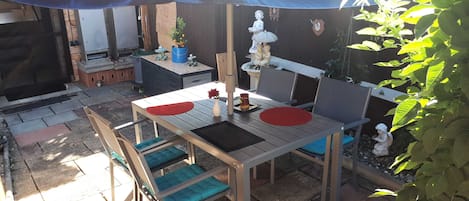 屋外ダイニングエリア
