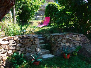 Une partie du jardin des hôtes