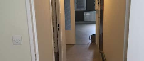 Couloir entre la cuisine et la pièce principale