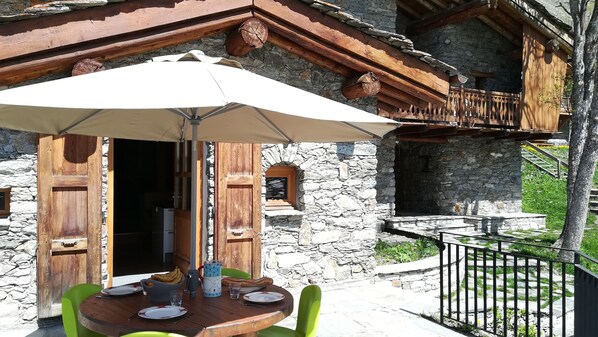 Outdoor dining