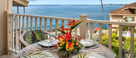 Great location for any meal and it comes with a view of the Pacific!