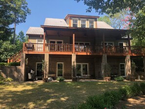 Spectacular view of the lake while lying in 3 or 4 bedrooms, or dining
