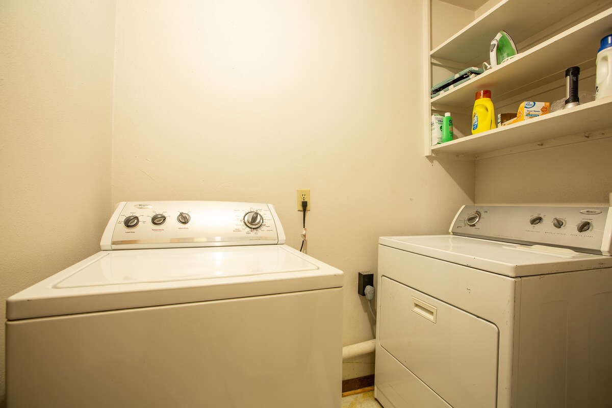 Vintage Style Home, Huge Yard w/ Fire pit, Walking Distance to Downtown, Pets OK