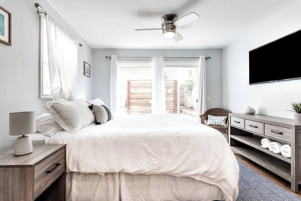 Master Bedroom - King Casper Mattress