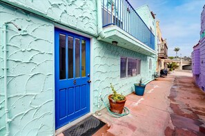 Welcome to Capitola Venetian #8!