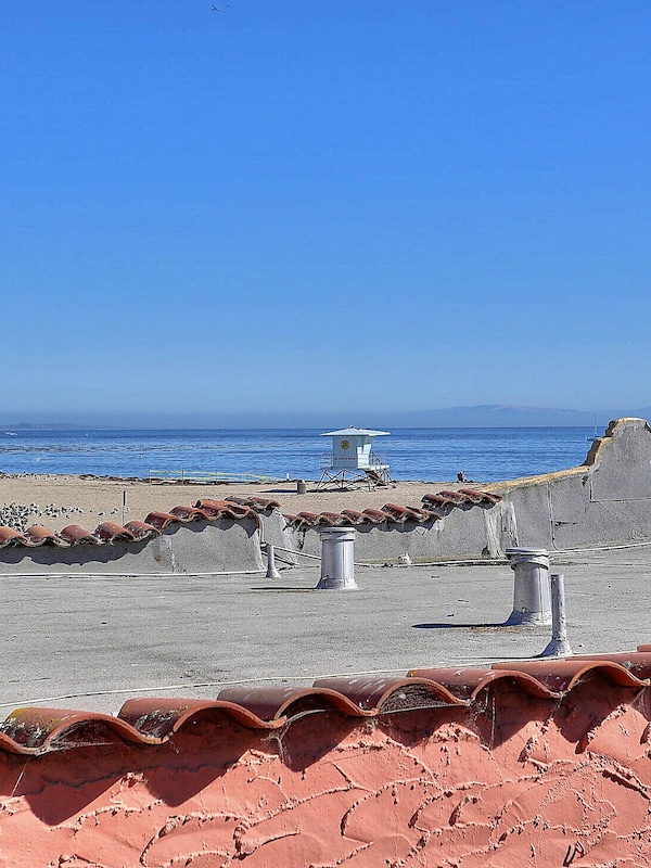 upstairs balcony ocean view