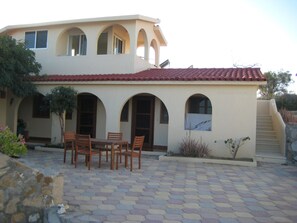 BEACH HOUSE COURTYARD AND STEPS TO PENTHOUSE