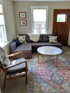 The Purple Door - Bungalow in Drumheller