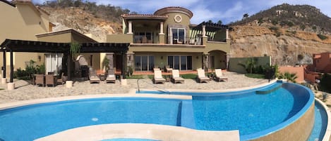 Spectacular 4 bedroom luxury home in Cabo