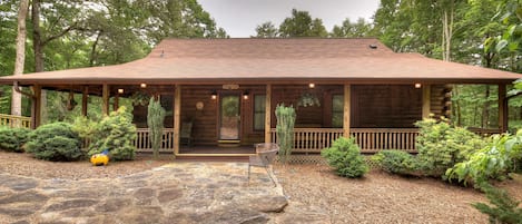 Falling Leaf- Front exterior view of the cabin leading to the entrance