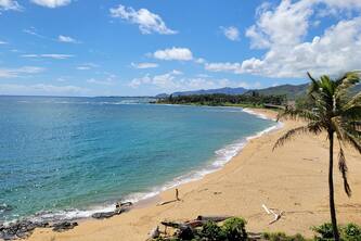 Oceanfront Top Floor Luxury Condo for 2 - Wailua Bay View 306