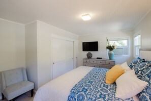 bedroom with king size bed