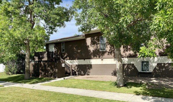 Large 3 bedroom 1 bath off street parking