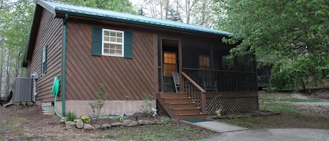 The Enchanted Hideaway Cabin is located in the beautiful Lake Cumberland resort.