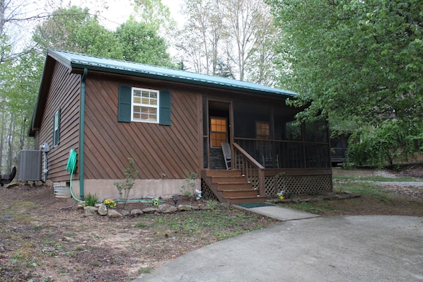 The Enchanted Hideaway Cabin is located in the beautiful Lake Cumberland resort.