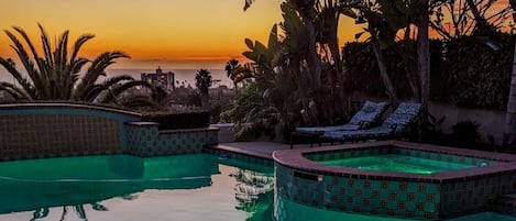 At Casita de Windsor, the in-ground pool and jacuzzi allow you to admire stunning sunset views.
