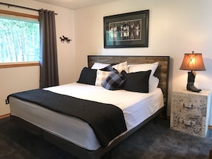 King Room-Rocky Mountain View