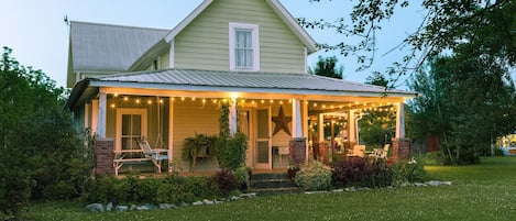 Gently restored Pre-Civil War Farmhouse