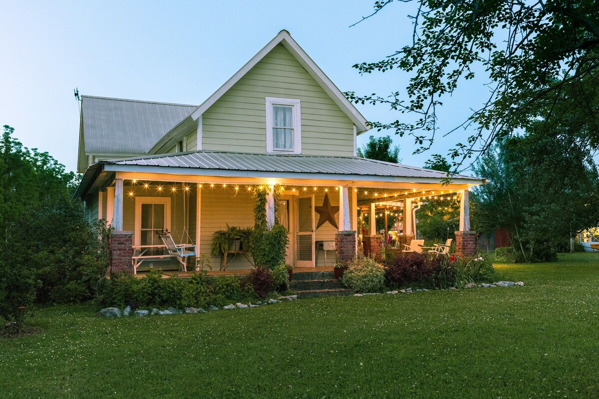 1850s Farmhouse on 70 Acre Family Farm (Flower & Goat Farm)