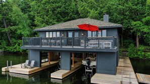 Stunning boathouse!