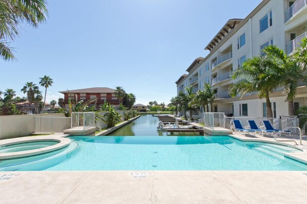 Sparking infinity pool and hot tub