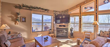 Grand Lake Vacation Rental | 3BR | 2BA | 1,800 Sq Ft | Stairs Required