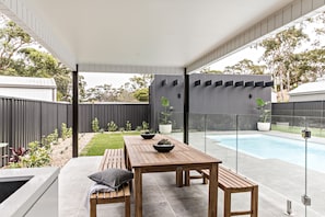 BBQ/Alfresco dining area/pool