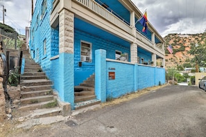 Exterior | Street Parking