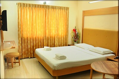 Warmly decorated rooms/Vandiyur Lake view Stay