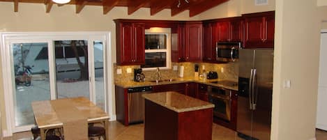 Fully Equipped Gourmet Kitchen and Dining
