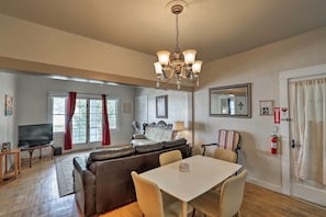 Dining Area | Dishes & Flatware Provided