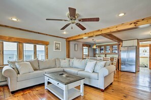 Interior | Open Floor Plan | Free WiFi