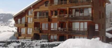 Le Chavaniou Apartments in winter