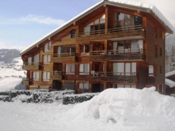 Le Chavaniou Apartments in winter