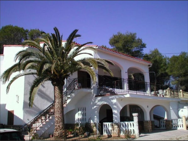 'Villa La Palma' 4 bedrooms, family bathroom, ensuite bathroom and terraces