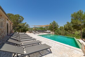 Schöne Villa im mallorquinischen Stil mit Schwimmbad