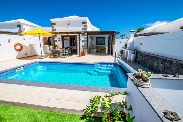 Villa Alegranza - Pool & Terrace